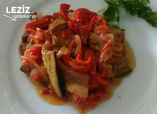 Enfes Zeytinyağlı Patlıcan Yemeği