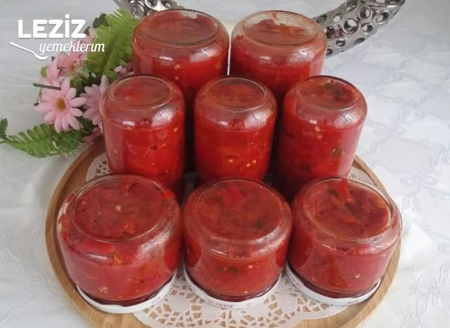 Kışlık Domatesli Közlenmiş Biber Salatası