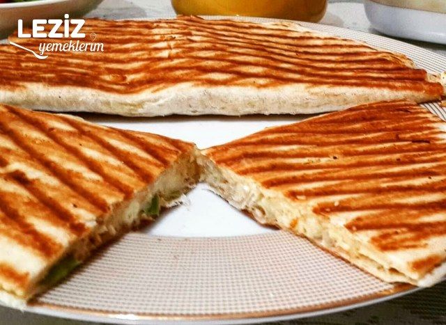 Tost Makinesinde 2 Dakikada Lavaş Böreği