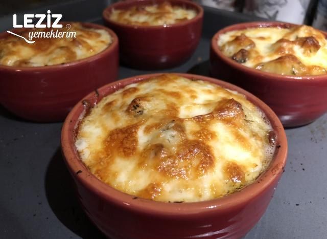 Güveçte Peynirli Yumurtalı Patates