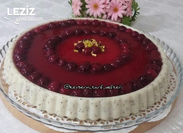 Vişneli Haşhaşlı İrmik Tatlısı