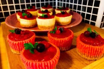 Muffin Kalıbında Mini Cheesecake Tarifi