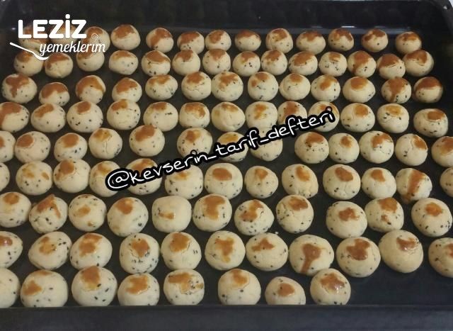 Ağızda Dağılan Çörekotlu Misket Kurabiye (112 Adet)