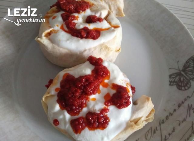 Kıymalı Soslu Gül Böreği