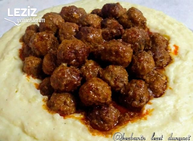Püre Yatağında Misket Köfte