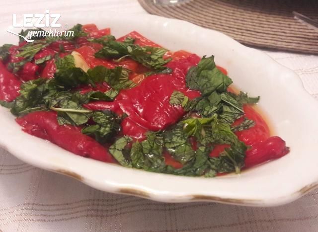 Közlenmiş Kırmızı Biber Turşusu