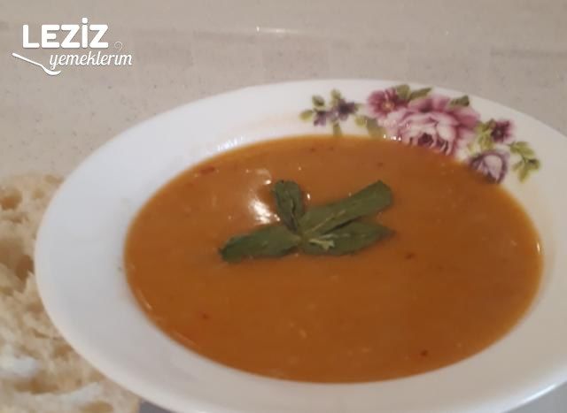 Et Suyu Tadında Mercimek Çorbası