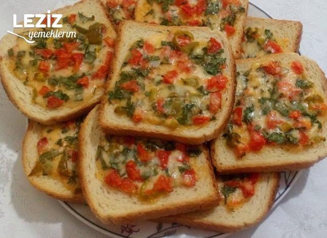 Fırında Yumurtalı Peynirli Ekmekler