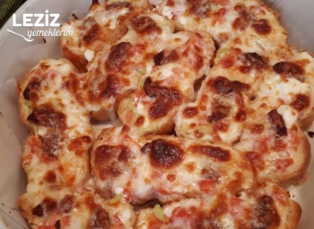 Bayat Ekmekten Pratik Pizza