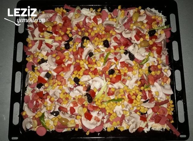 Ekmek Hamurundan Tepsi Pizzası