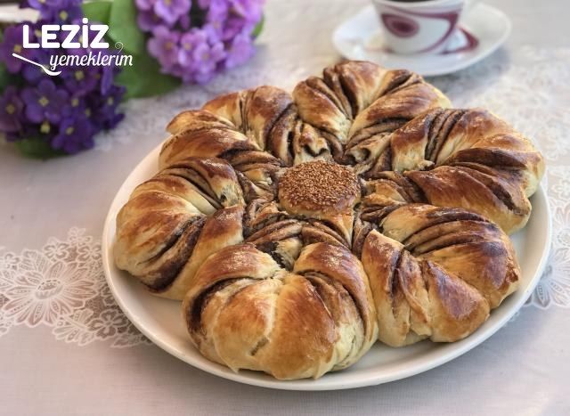Çikolatalı Çiçek Çörek