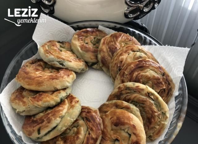 Ispanaklı El Açması Gül Börek