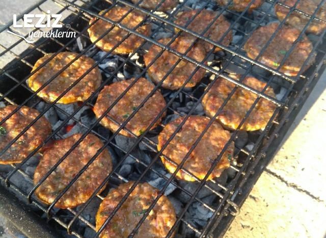 Dağılmayan Mangal Köfte