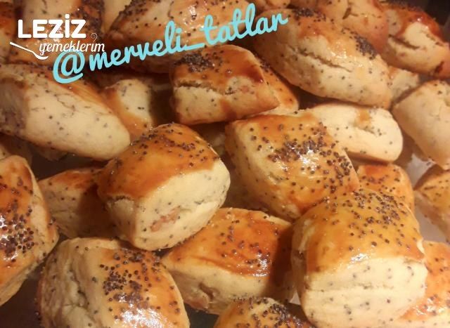 Kıyır Kıyır Haşhaşlı Cevizli Kurabiye