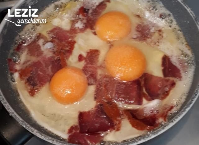 Pastırmalı Yumurta