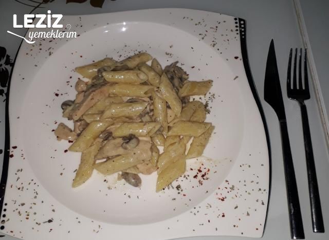 Tavuklu Mantarlı Kremalı Penne