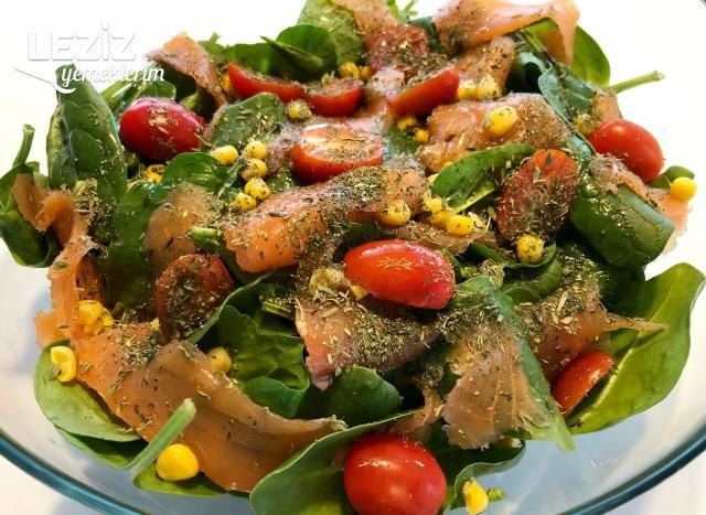 Füme Somonlu Ispanak Salatası