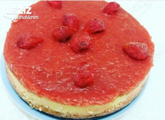 Çilek Soslu Cheesecake Tarifi
