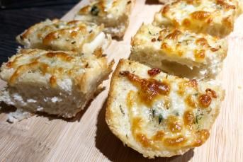 Peynirli Sarımsaklı Ekmek