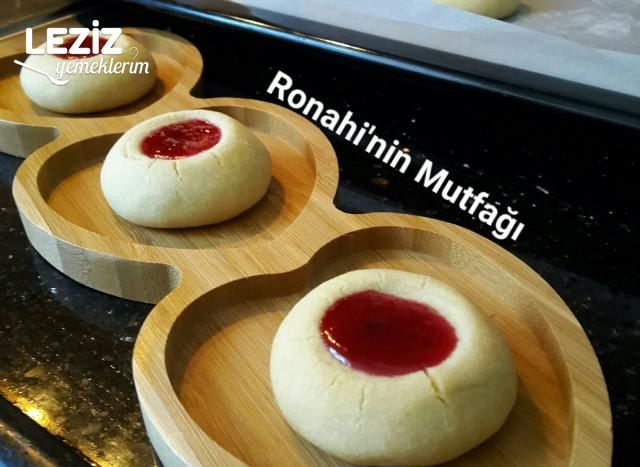 Ağızda Dağılan Reçelli Kurabiye