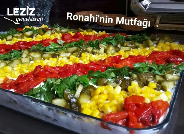 Yoğurtlu Tavuklu Garnitürlü Etimek Salatası