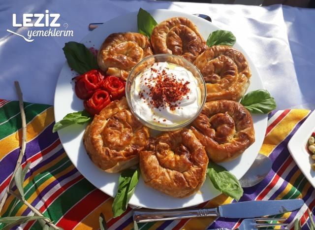 Patlıcanlı Kıymalı Gül Böreği