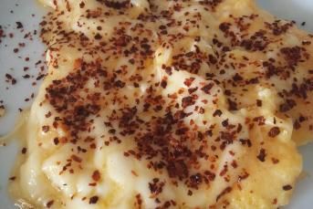 Kaşarlı Yumurta