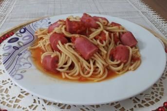 Sosisli Spagetti Çubukları Tarifi