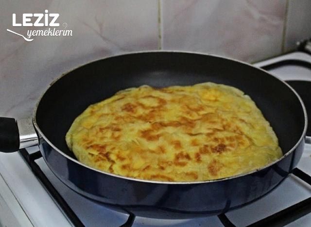 2 Yufka İle Tavada Börek Tarifi