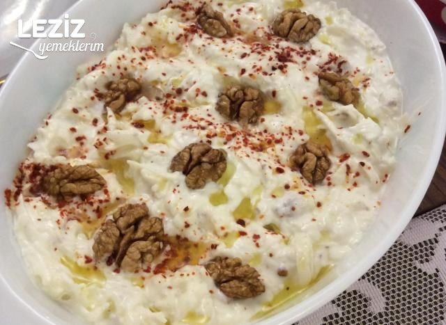 Yoğurtlu Lahana Salatası