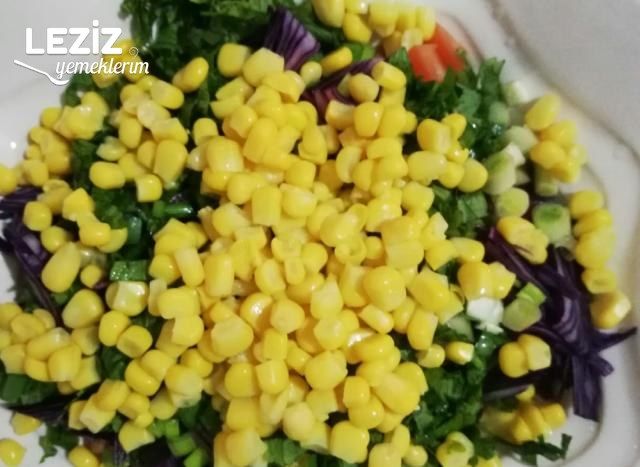 Konserve Mısırlı Karışık Salata Tarifi