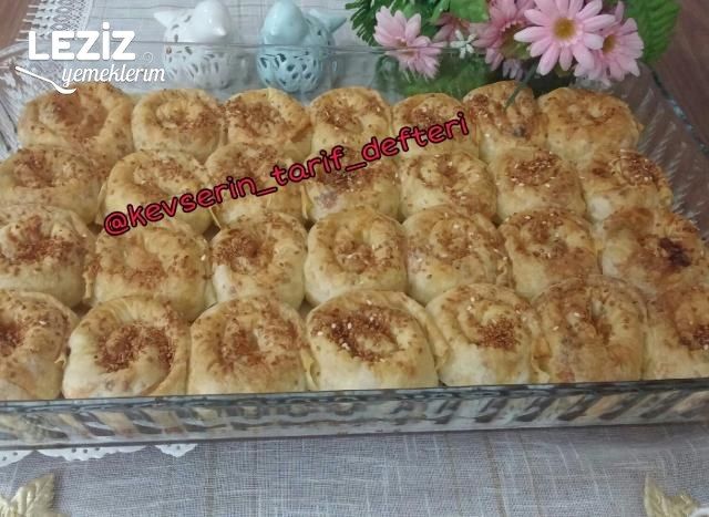 Lokmalık Peynirli Gül Böreği