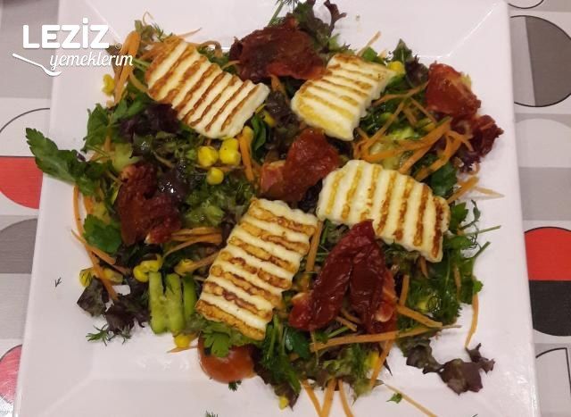 Kuru Domatesli Hellimli Kış Salatası