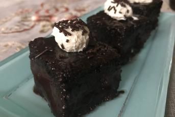 Islak Kek (Bol Soslu, Browni Tadında)