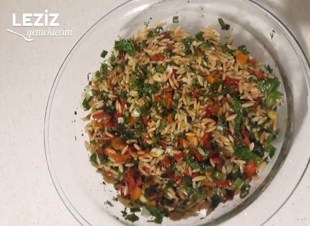 Leziz Arpa Şehriye Salatası