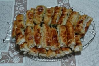 Ispanaklı Börek Nasıl Yapılır (Tüm Aşama Fotolarıyla)