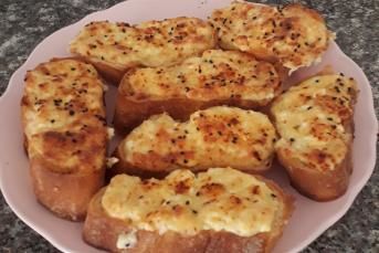 Kahvaltılık Peynirli Yumurtalı Ekmekler