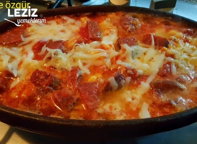 Güveçte Sucuklu Menemen