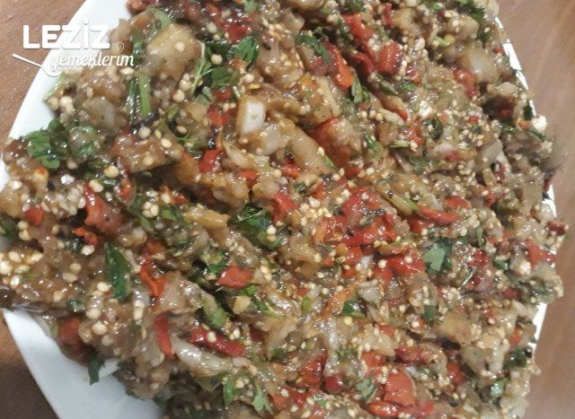 Közlenmiş Patlıcan Salatası Nasıl Yapılır?