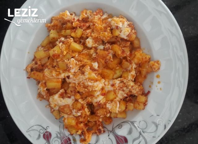 Patatesli Salçalı Yumurta