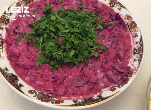 Yoğurtlu Kırmızı Lahana Pancar Salatası