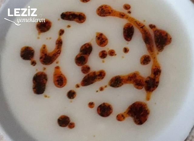 Sarımsaklı Un Çorbası