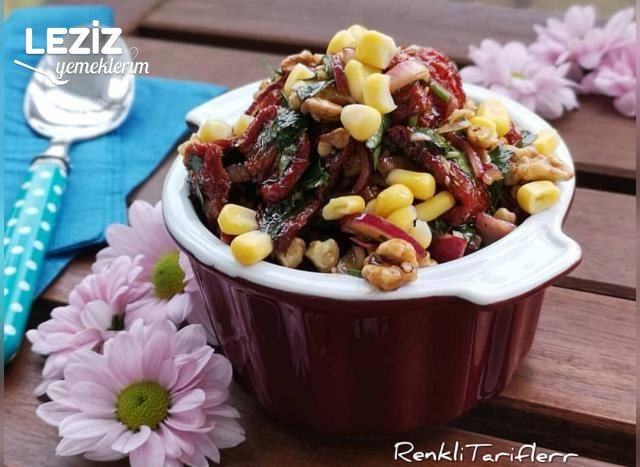 Kuru Domatesli Salata