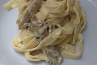 Köri Soslu Mantarlı Tavuklu Tagliatelle