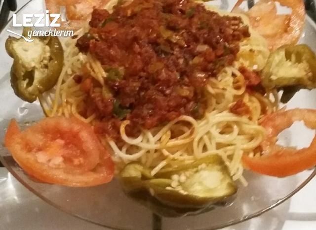 Domates Soslu Leziz Spagetti