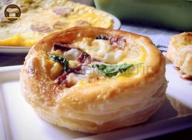 Peynirli Sucuklu Milföy Börek