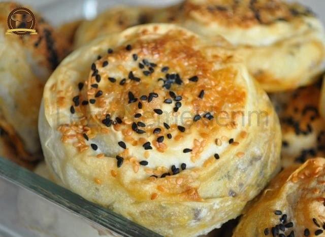 Patlıcanlı Gül Börek