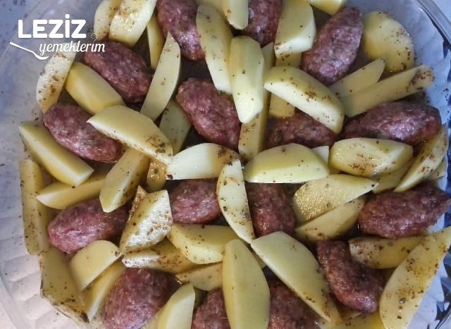 Beşamel Soslu Fırında Patatesli Köfte