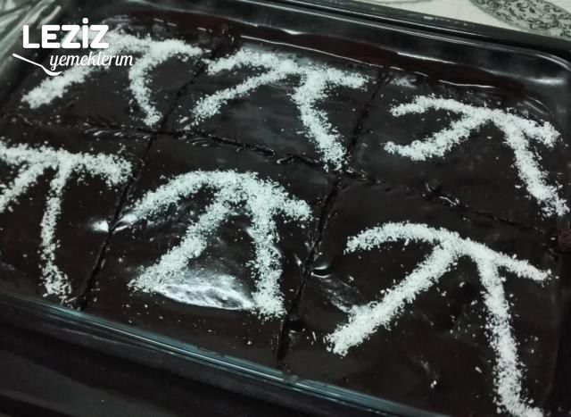 Çikolata Soslu Kakaolu Kek Tarifi