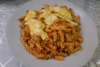 Yumurtalı Soslu Makarna